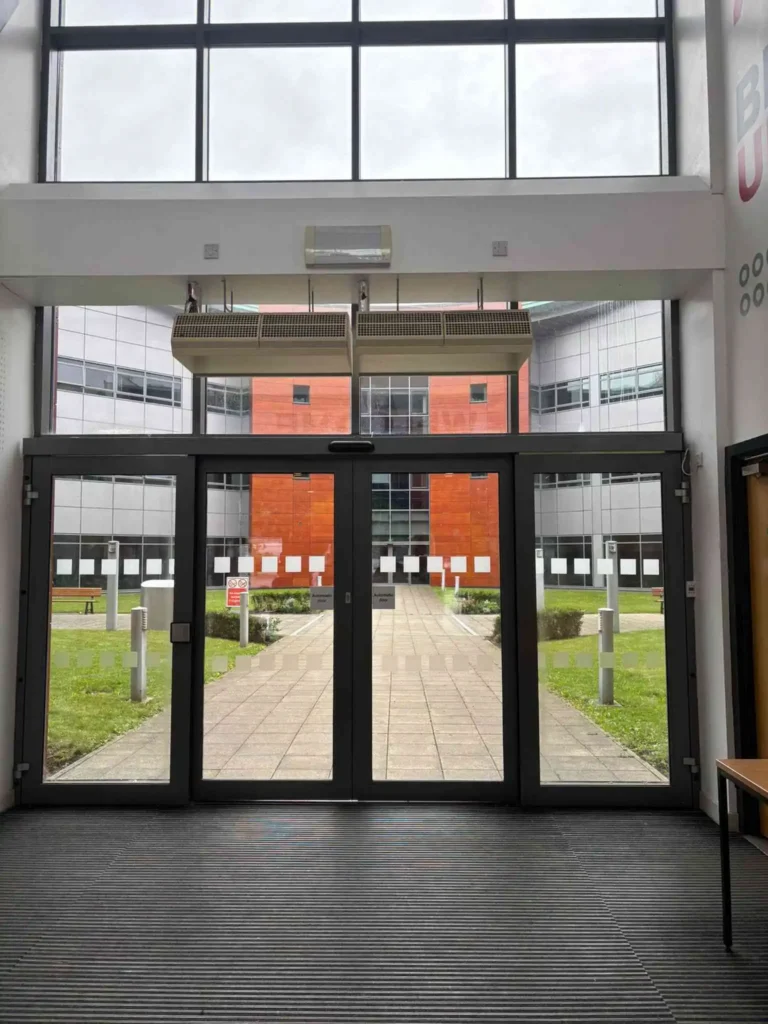 Sliding auto door use as main image ( check)